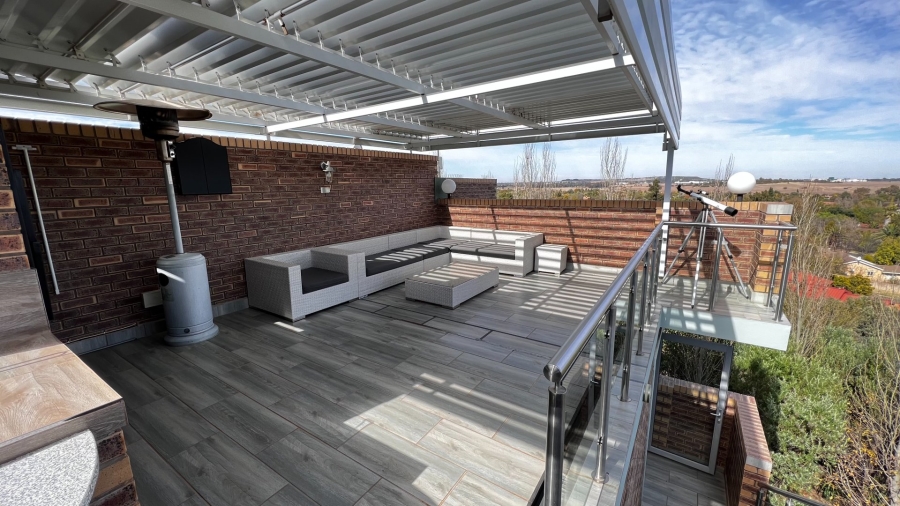 4 Bedroom Property for Sale in Langenhovenpark Free State
